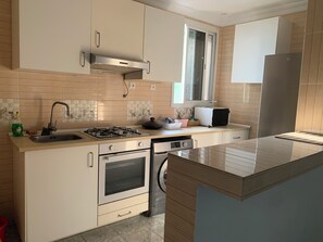 Comfort-lejlighed | Privat køkken | Minikøleskab, mikrobølgeovn, kogeplade, brødrister