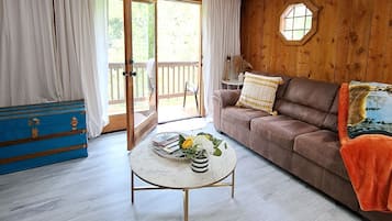 Smart-TV, Kamin, Bücher