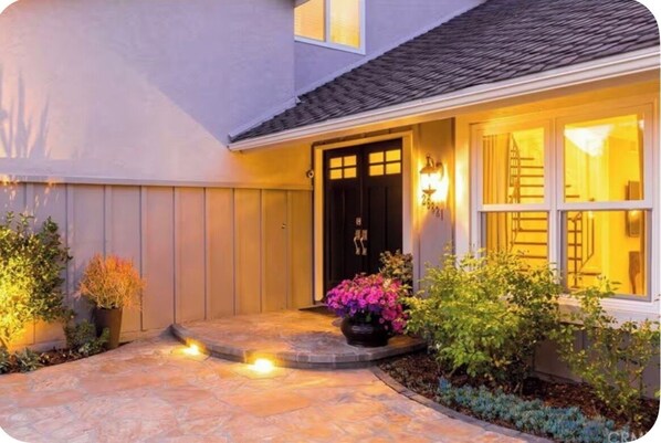 Exterior detail - 6BR luxury pool sauna jacuzzi retreat (Mission Viejo)