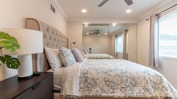 6 bedrooms, in-room safe, desk, iron/ironing board