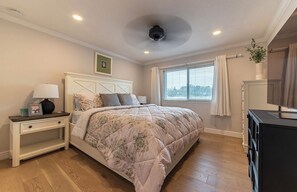 6 bedrooms, in-room safe, desk, iron/ironing board