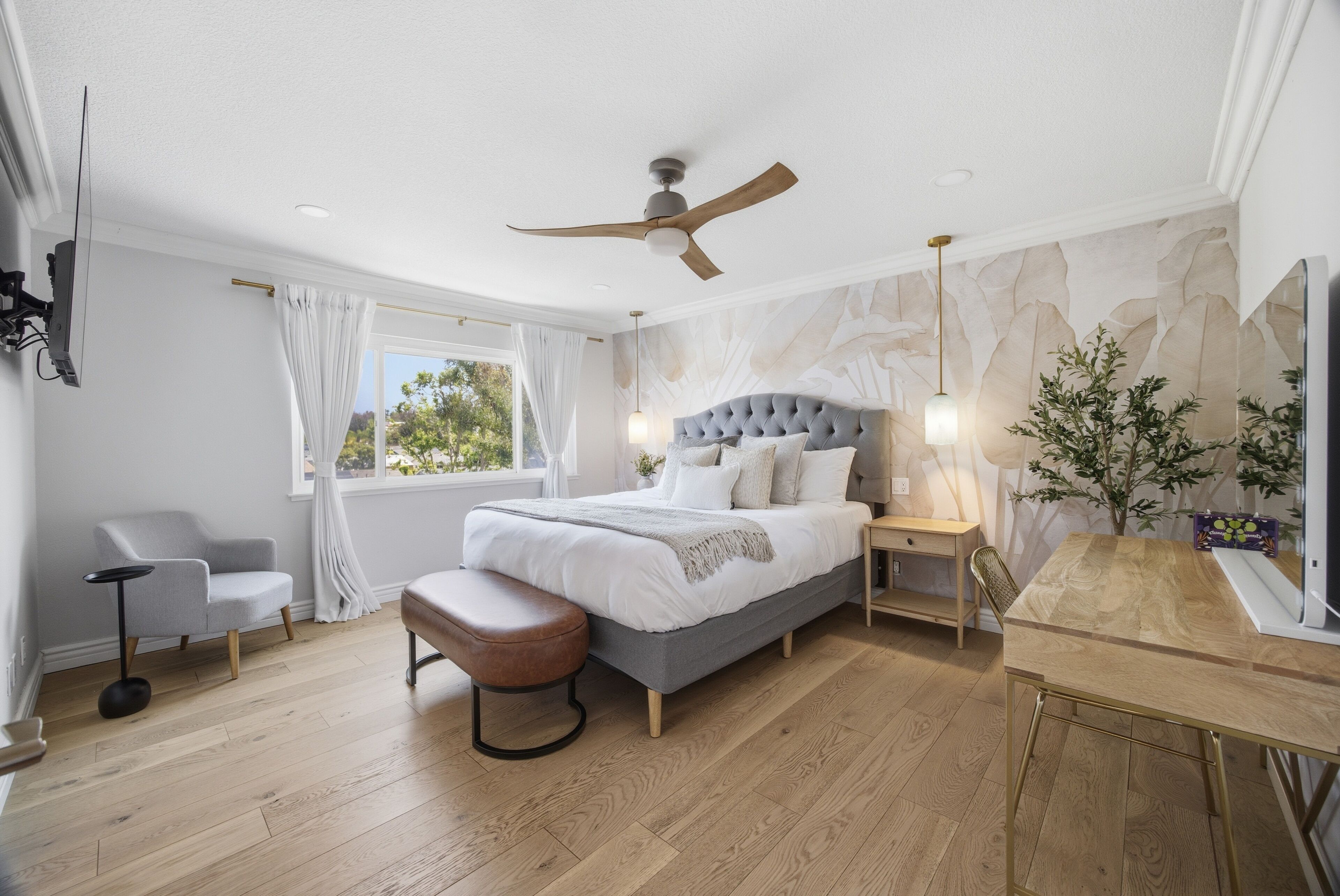6 bedrooms, in-room safe, desk, iron/ironing board