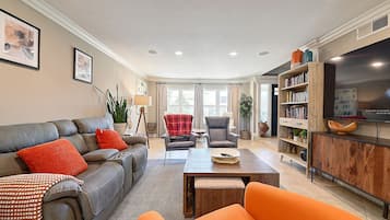 智能電視、壁爐、電子遊戲、足球機