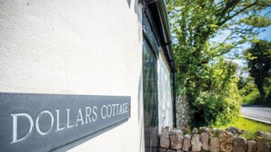 A sign reading "DOLLARS COTTAGE" on a building's exterior wall. - Dollars Cottage - 4 Bedroom Cottage - Llangennith (Swansea)