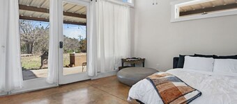 Minutes from Main St Downtown Luxury Getaway