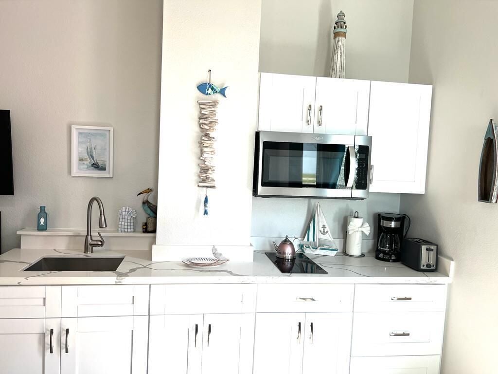 Fridge, microwave, stovetop, coffee/tea maker