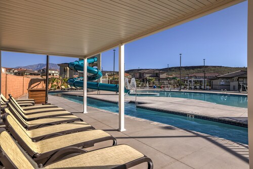 Red Rock Oasis! Close to Adventure! Family Friendly! Amazing Pool!