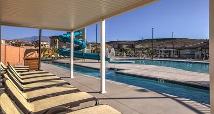 Red Rock Oasis! Close to Adventure! Family Friendly! Amazing Pool!