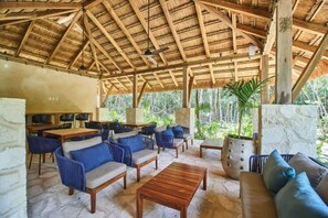 Outdoor dining - 2BR Private Pool & Terrace in LOSANTOS (Tulum)