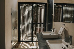Shower, hair dryer, towels - 2BR Courtyard & Pool in Mudra (Tulum)