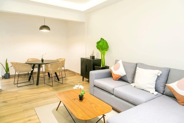 テレビ、書斎 / ワークスペース