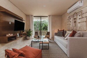 Televisión y oficina 