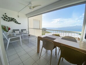 屋外ダイニングエリア