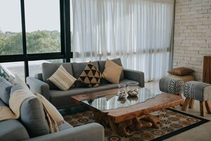 TV, offices - 3BR Penthouse Private Pool in Mudra (Tulum)