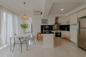 Fridge, microwave, stovetop, coffee/tea maker