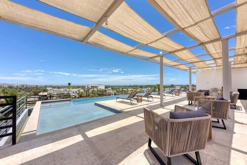 1BR Rooftop & Pool in Cardinal