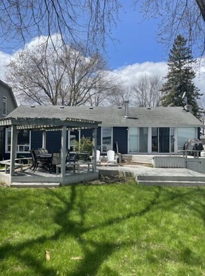 Terrace/patio - Waterfront 3 Bedroom Home (Innisfil)