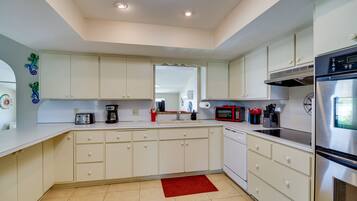 Refrigerador, microondas, parrilla de estufa y lavavajillas