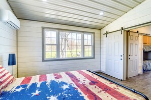 1 bedroom, desk, iron/ironing board, WiFi