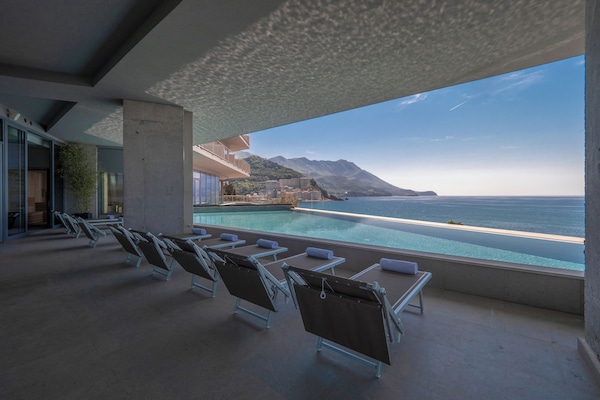 Piscine extérieure (ouverte en saison)