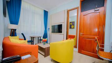 Suite, 1 King Bed, Non Smoking (Living Room;Presidential) | Room amenity