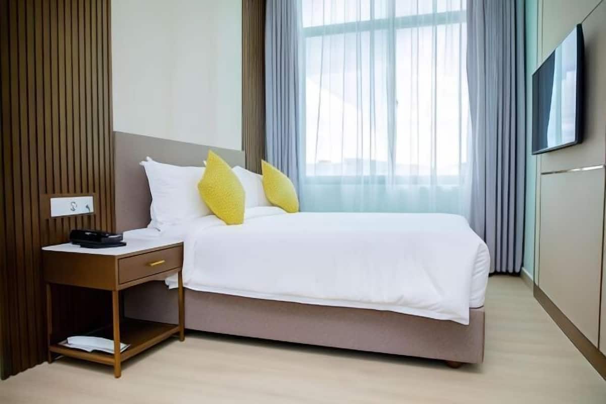 客房內保險箱、書桌、隔音、熨斗/熨衣板