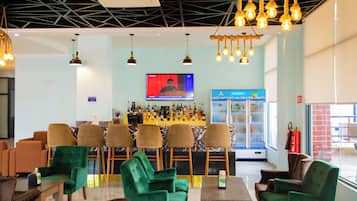3 restaurantes, é servido almoço