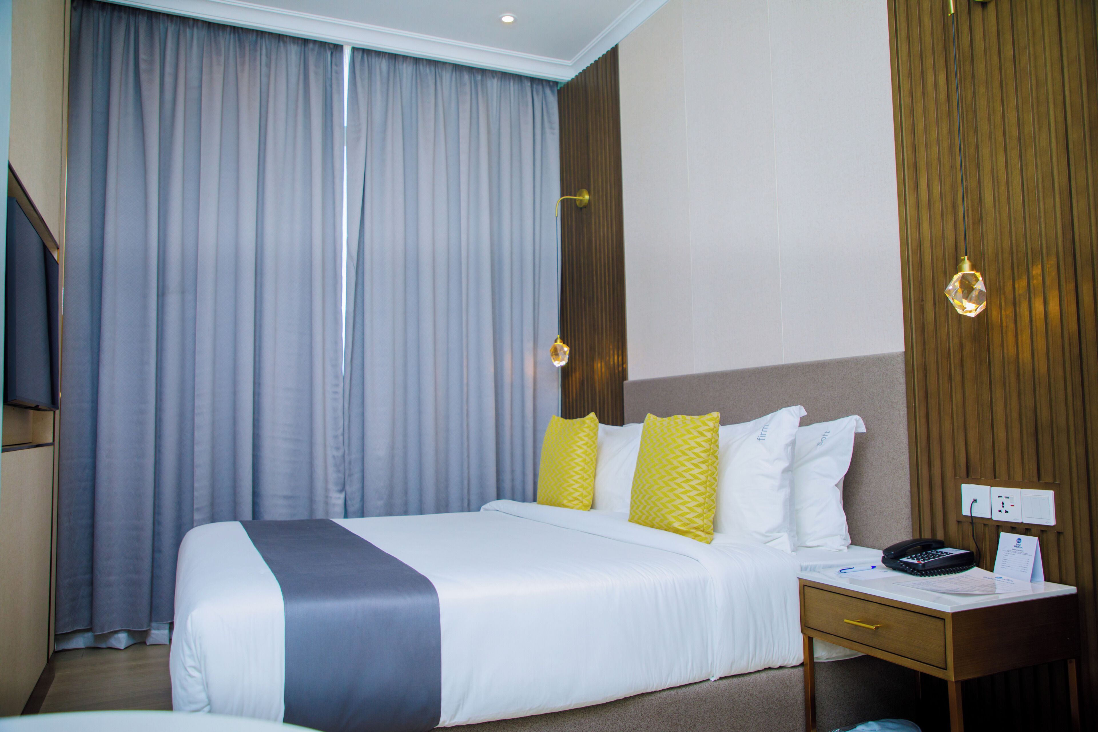 ห้องจูเนียร์สวีท, เตียงควีนไซส์ 1 เตียง, ปลอดบุหรี่ | ตู้นิรภัยในห้องพัก, โต๊ะทำงาน, ห้องเก็บเสียง, เตารีด/โต๊ะรีดผ้า