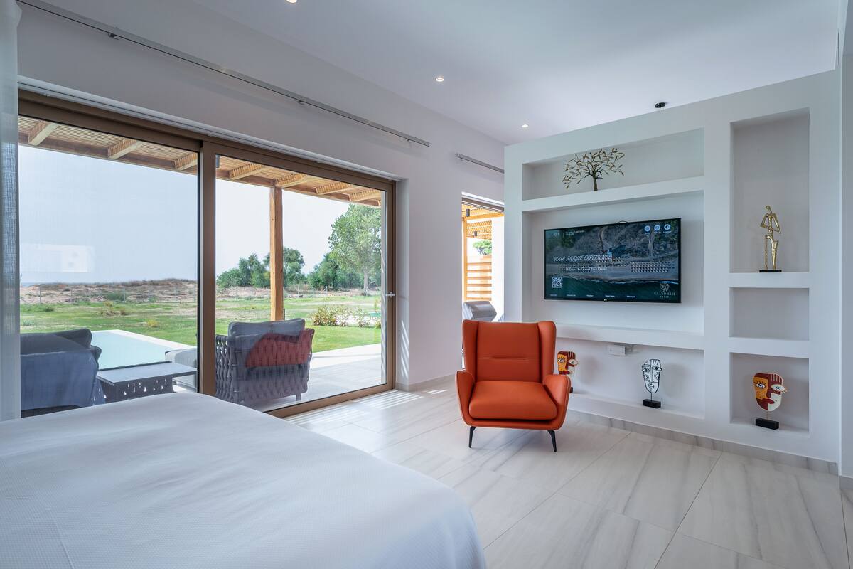 Grand Suite, Hot Tub, Sea View | 1 bedroom, Egyptian cotton sheets, premium bedding, pillow-top beds