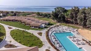 A resort with multiple villas, a swimming pool, and a view of the sea. - Grand Elis Hotel  (Ilida)