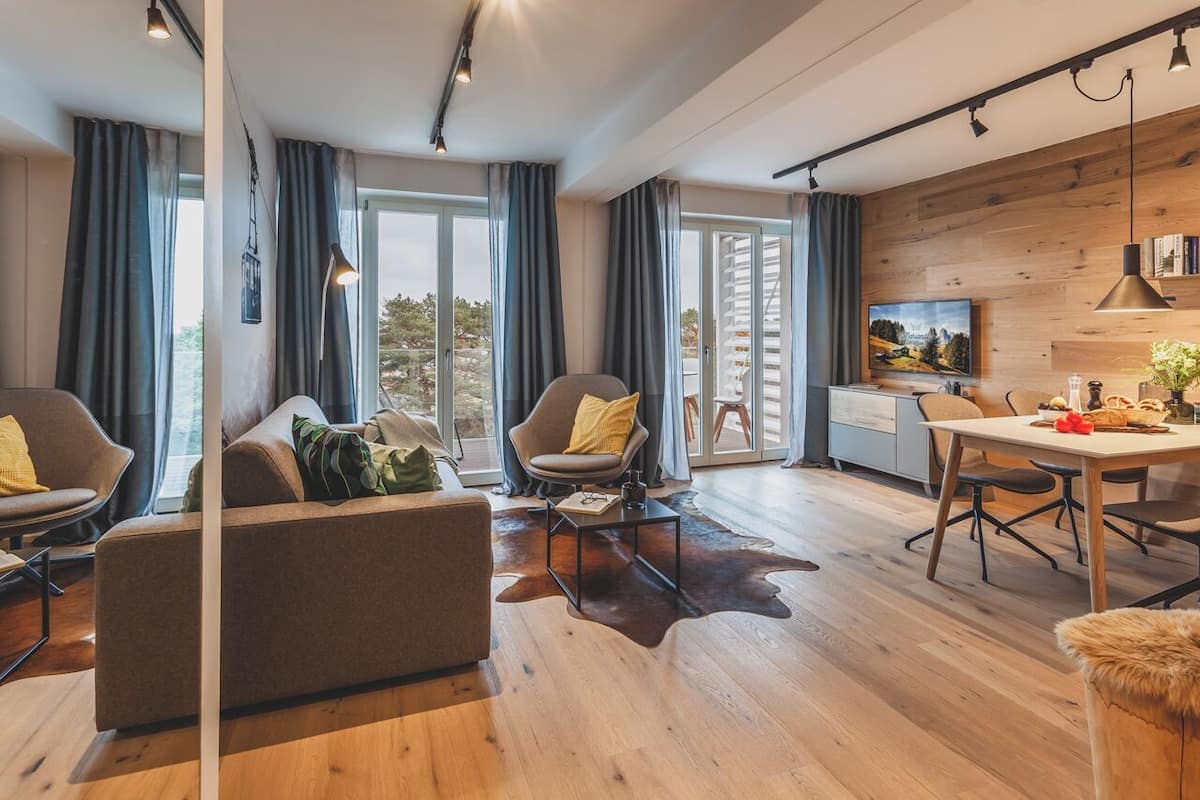 SeeAlm M (plus final cleaning fee of EUR 95 to be paid on site) | Living area | Flat-screen TV, heated floors