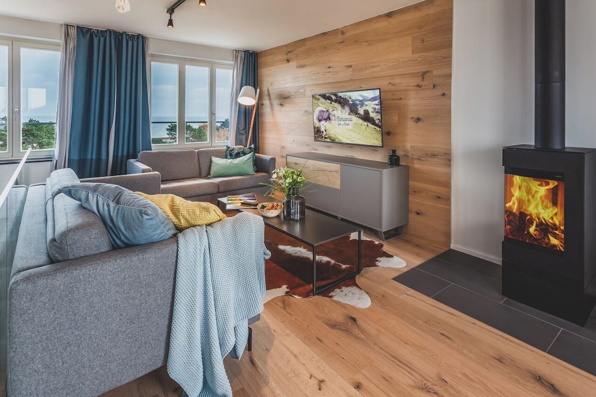 Flat-screen TV, heated floors