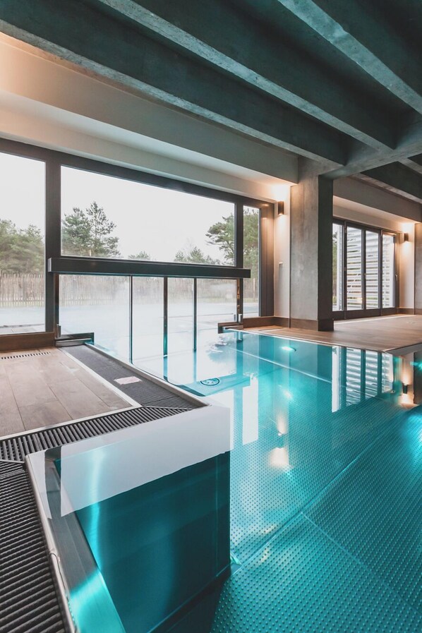 Indoor pool, outdoor pool