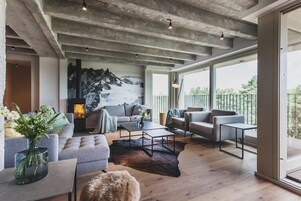 Chalet presidencial (add. final cleaning fee 190€) | Zona de estar | Una televisión de pantalla plana, suelo radiante