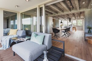 Chalet presidencial (add. final cleaning fee 190€) | Zona de estar | Una televisión de pantalla plana, suelo radiante