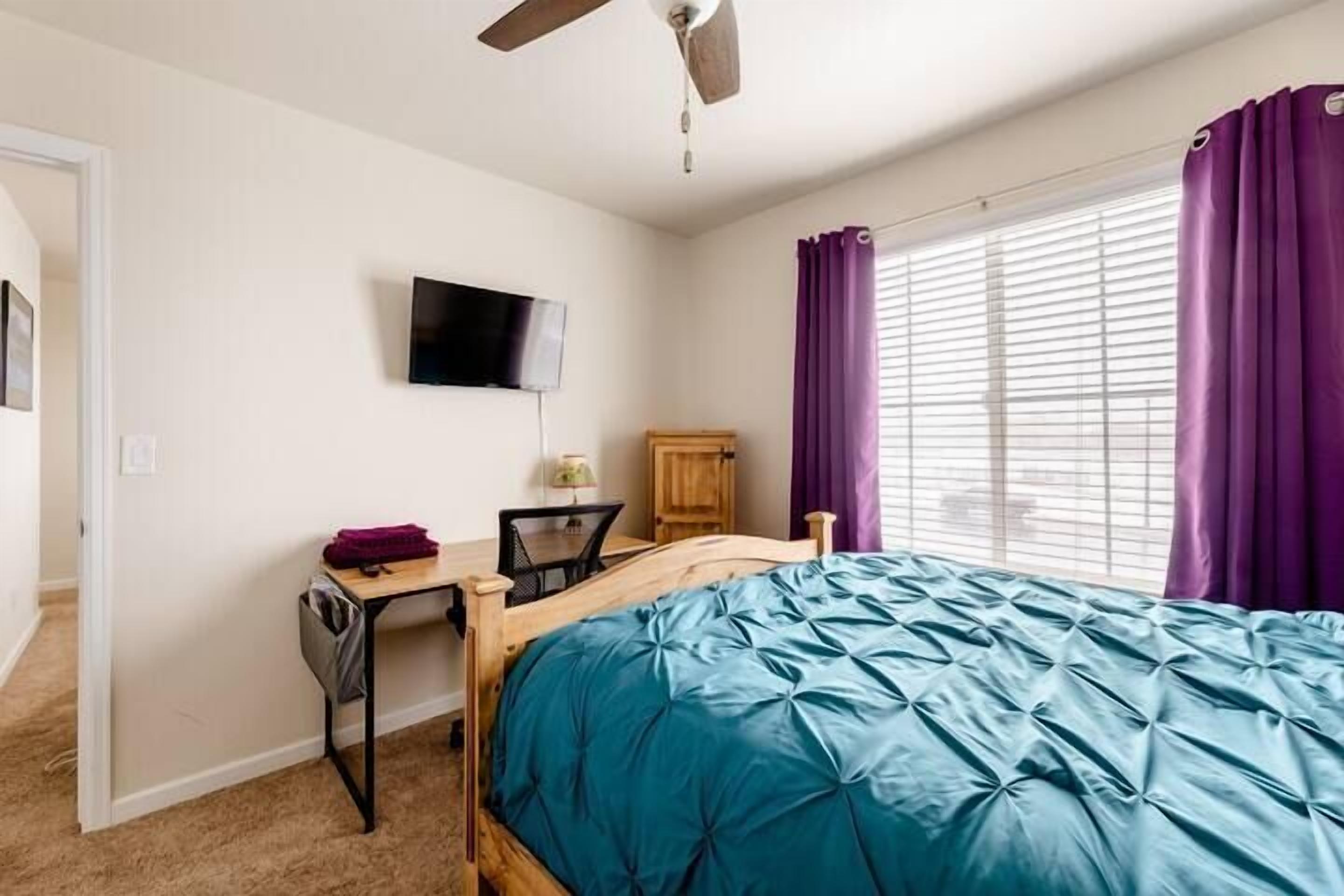 Chambre Simple Deluxe, 1 grand lit, non-fumeurs, vue parc | Décoration personnalisée, ameublement personnalisé, bureau