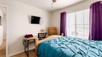 Phòng đơn Deluxe, 1 giường cỡ queen, không hút thuốc, quang cảnh công viên | Trang trí khác biệt, trang bị nội thất với thiết kế riêng biệt, bàn