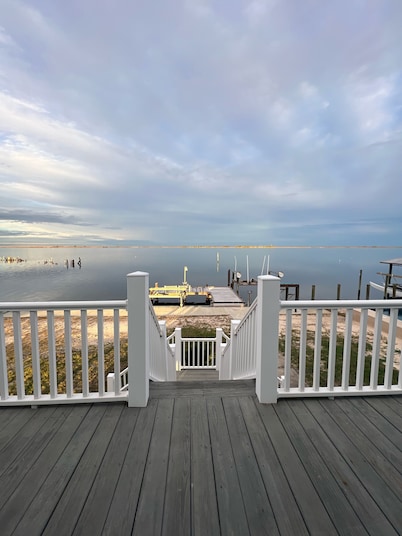 the DREAMCATCHER at Indian Bay - A peaceful waterfront escape