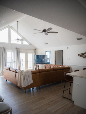 Smart-TV, peis, videospill og bøker