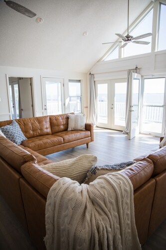 the DREAMCATCHER at Indian Bay - A peaceful waterfront escape