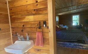 4 slaapkamers, een strijkplank/strijkijzer, gratis wifi, beddengoed