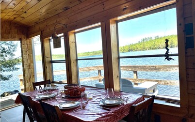 Quiet cabin on Center Pond.