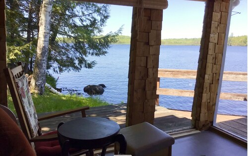 Quiet cabin on Center Pond.