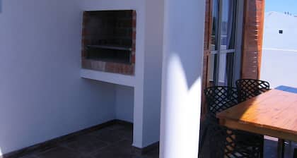 Inmueble CON Vista AL MAR A 1 Cuadra DE LA Playa. SE Aceptan Tarjetas Y Ahora 12