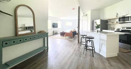 King size Bed Big Smile Big Sunshine 1st FL Washer&Dryer