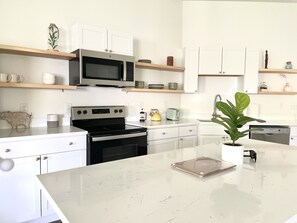 Fridge, microwave, oven, stovetop - King size Bed Big Smile Big Sunshine 1st FL Washer&Dryer (Topsham)