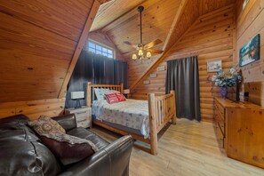 5 soverom, skrivebord, strykejern/-brett og wi-fi (inkludert)