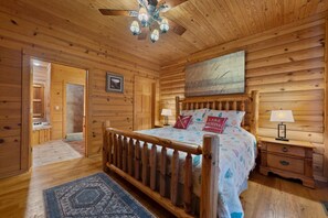 5 bedrooms, desk, iron/ironing board, free WiFi