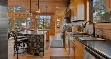 Group Gather 3 Level Cabin overlooking lake, game, private hot tub, w/d, 2 decks