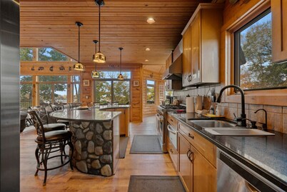 Group Gather 3 Level Cabin overlooking lake, game, private hot tub, w/d, 2 decks